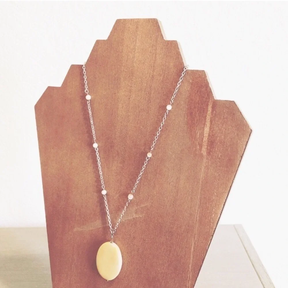 Light natural tone beaded pendant necklace